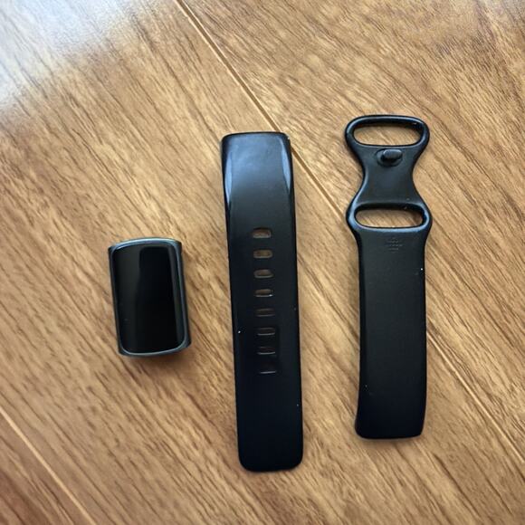 Fitbit Charge 5 Black/ Graphite Stainless Steel Doesn’t Turn On - Picture 1 of 11